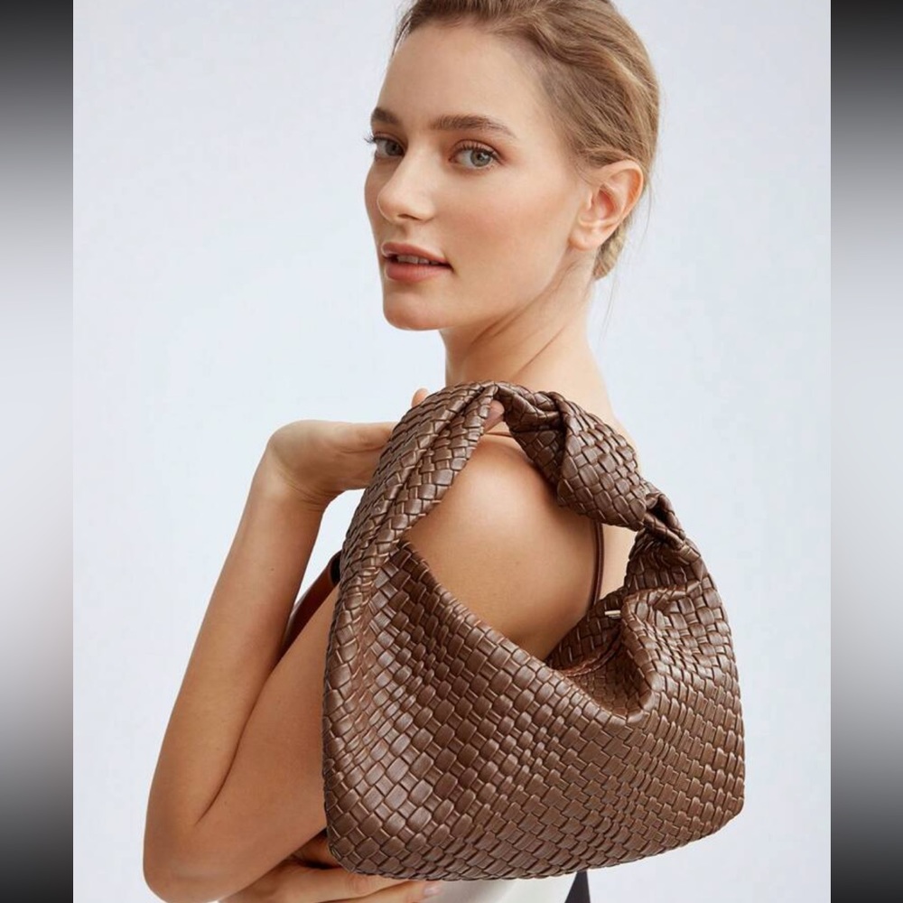 Minimalist Shoulder Bag 👛